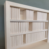 Boekenkast met Bijbelboeken